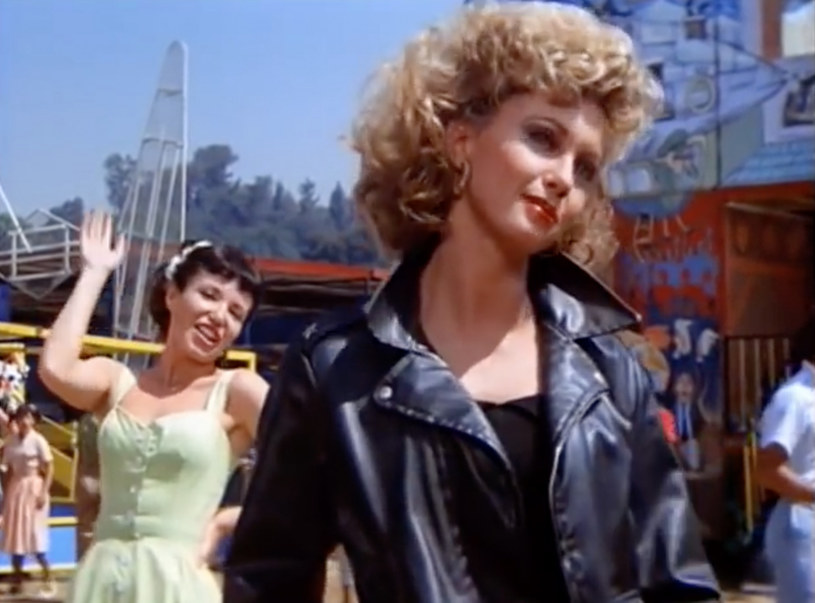 Czarna ramoneska, którą Olivią Newton-John nosiła w filmie "Grease", w listopadzie została sprzedana na aukcji za prawie 250 tys. dolarów. Teraz nabywca postanowił oddać kurtkę australijskiej aktorce, nie żądając zwrotu pieniędzy.

