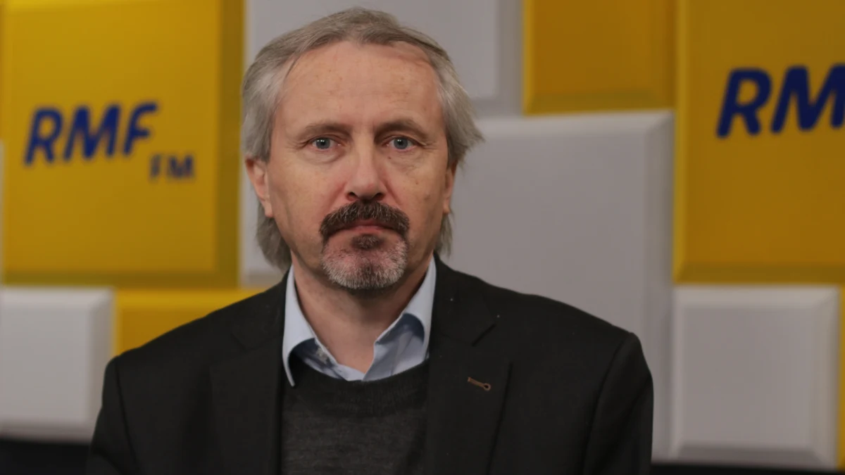 "Nie sądzę, by istniały przesłanki do tego, by powstało ugrupowanie, które byłoby w stu procentach dziełem pana (Szymona) Hołowni. Natomiast absolutnie wyobrażam sobie sytuację, w której dochodzi do głębokich przetasowań wśród opozycji, zwłaszcza liberalnej opozycji, a ktoś, kto osiągnął dobry wynik w wyborach prezydenckich (…), odgrywa w nich podmiotową rolę" - mówił w Popołudniowej rozmowie w RMF FM politolog prof. Rafał Chwedoruk. W internetowej części rozmowy ocenił również, że "sam fakt startu Hołowni jest niekorzystny dla PO".