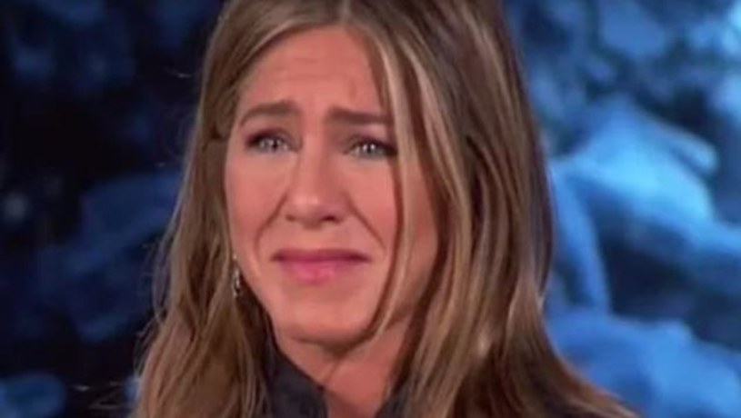 Jennifer Aniston była ostatnio gościem w programie Ellen DeGeneres. W trakcie emisji odcinka aktorka wielokrotnie zalała się łzami. Co takiego wydarzyło się w talk-show? To był bardzo wzruszający odcinek! 

