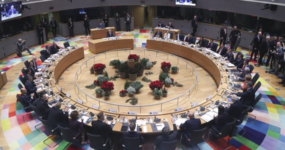 Rada Europejska obradująca w czwartek w Brukseli z udziałem przywódców państw i rządów państw UE dała zielone światło na kolejne przedłużenie o 6 miesięcy sankcji wobec Rosji. Dotyczą one m.in. sektora finansowego, energetycznego i obronnego.
