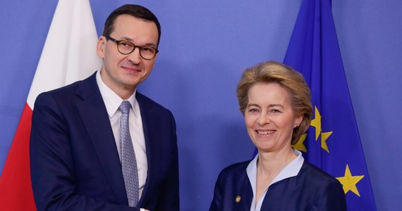 Przywódcy unijni porozumieli się na szczycie w Brukseli ws. osiągnięcia przez UE neutralności klimatycznej do 2050 roku. Polska nie była w stanie zadeklarować woli wdrożenia tego celu. Nasz kraj uzyskał zwolnienie z zasady stosowania polityki neutralności klimatycznej już w roku 2050, zgodnie ze swoimi celami - mówił premier Mateusz Morawiecki po zakończeniu pierwszego dnia szczytu UE w Brukseli. Temat ma powrócić na szczycie szefów państw i rządów UE w czerwcu 2020 r.