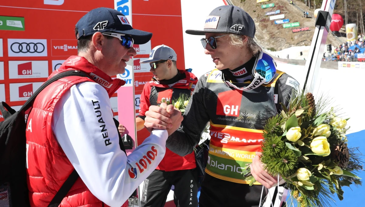 Puchar Świata w skokach narciarskich wraca do Saksonii! Skoczkowie ponownie zawitają do Klingenthal po trzech latach nieobecności. Położona tuż przy granicy z Czechami miejscowość będzie gościć skoczków, którzy wezmą udział w konkursach drużynowym i indywidualnym. Klingenthal dobrze kojarzy się przede wszystkim Polakom. To tam trzy lata temu po raz pierwszy wygrali konkurs drużynowy. Czy powrót na lubianą skocznię będzie okazją do skoku formy, której chyba brakuje na początku sezonu?