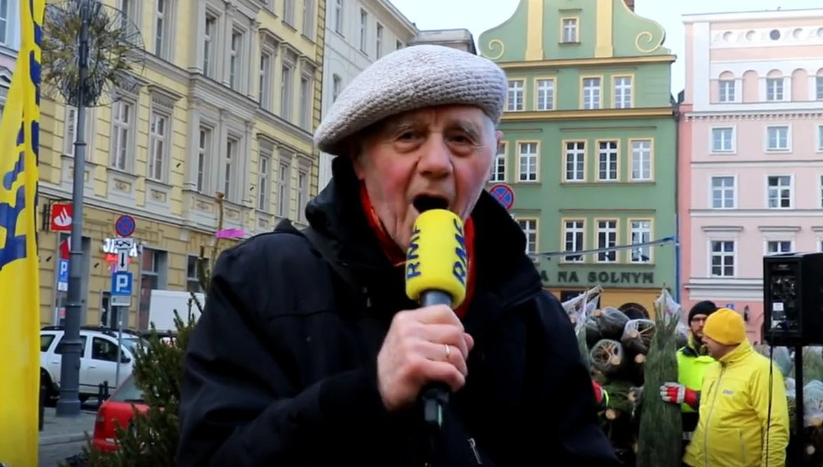 ​Nasza akcja "Choinka pod choinkę od RMF FM" zawitała dzisiaj do Wrocławia. Byliśmy z Wami na Placu Solnym. W Kolędowym Karaoke najbardziej się wyróżnił 86-letni pan Bogdan, który zaśpiewał "Przybieżeli do Betlejem".
