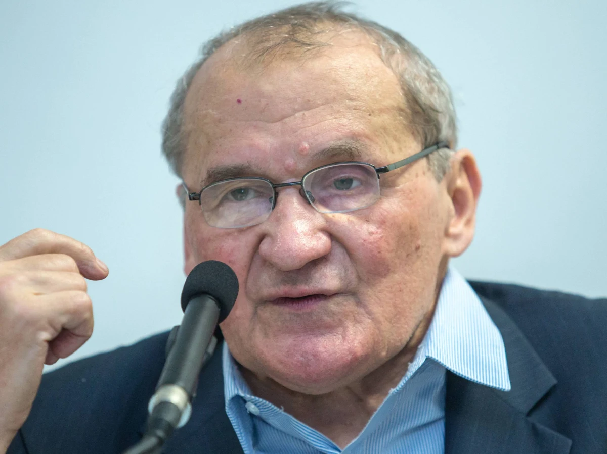 Działacze opozycji demokratycznej w PRL przedstawili w piątek wieczorem oświadczenie, w którym skrytykowali działania PiS. "Przywódcom partii rządzącej marzy się system PRL-owski, kiedy jedynie słuszna partia mogła sterować wszystkimi dziedzinami życia" - napisali.