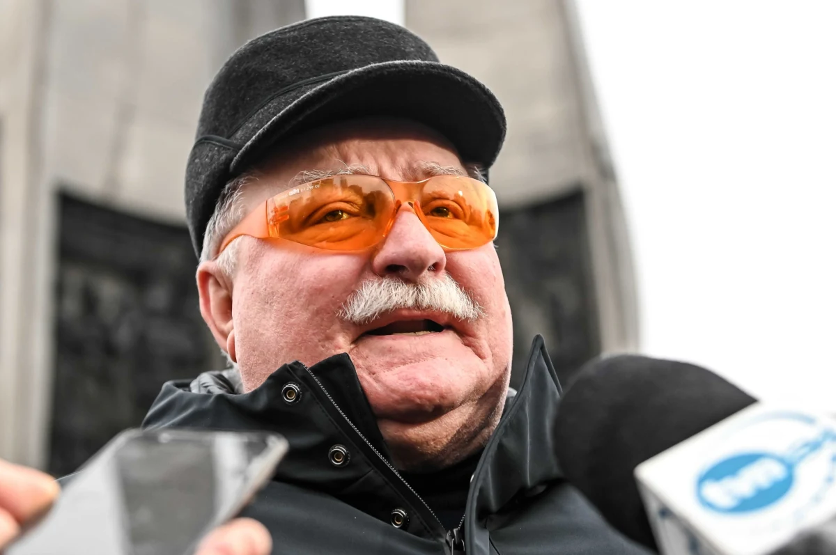 "Nie można pozwolić na zniszczenie niezależnego sądownictwa" – napisał na Twitterze były prezydent Lech Wałęsa i wezwał do marszu na Warszawę. Posłowie PiS złożyli projekt nowelizacji przepisów o ustroju sądów i Sądzie Najwyższym, a także o sądach administracyjnych, wojskowych i prokuraturze. Według autorów projektu, nowe rozwiązania mają dyscyplinować sędziów, którzy przekraczają swoje uprawnienia.
