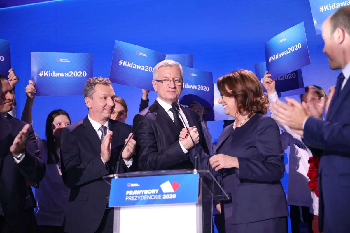 Zobaczę walkę bokserską, może pójdę pobiegać - powiedział dziennikarzom przegrany w prawyborach prezydent Poznania Jacek Jaśkowiak, pytany o najbliższe plany. Dodał, że czuje pewnego rodzaju ulgę, że nie wygrał. Podczas sobotniej konwencji na kandydatkę PO w wyborach prezydenckich została wybrana Małgorzata Kidawa-Błońska.