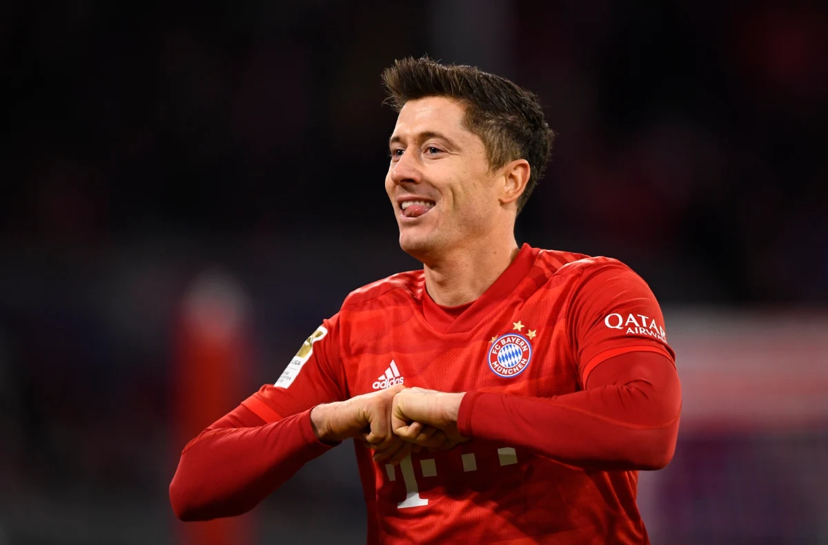 Bayern Monachium po dwóch porażkach w Bundeslidze pokonał dziś Werder Brema aż 6:1. Na liście strzelców dwukrotnie zapisał się Robert Lewandowski, który zakończył serię trzech meczów bez gola w lidze niemieckiej. Bohaterem spotkania jednak bez wątpienia Brazylijczyk Philippe Coutinho.