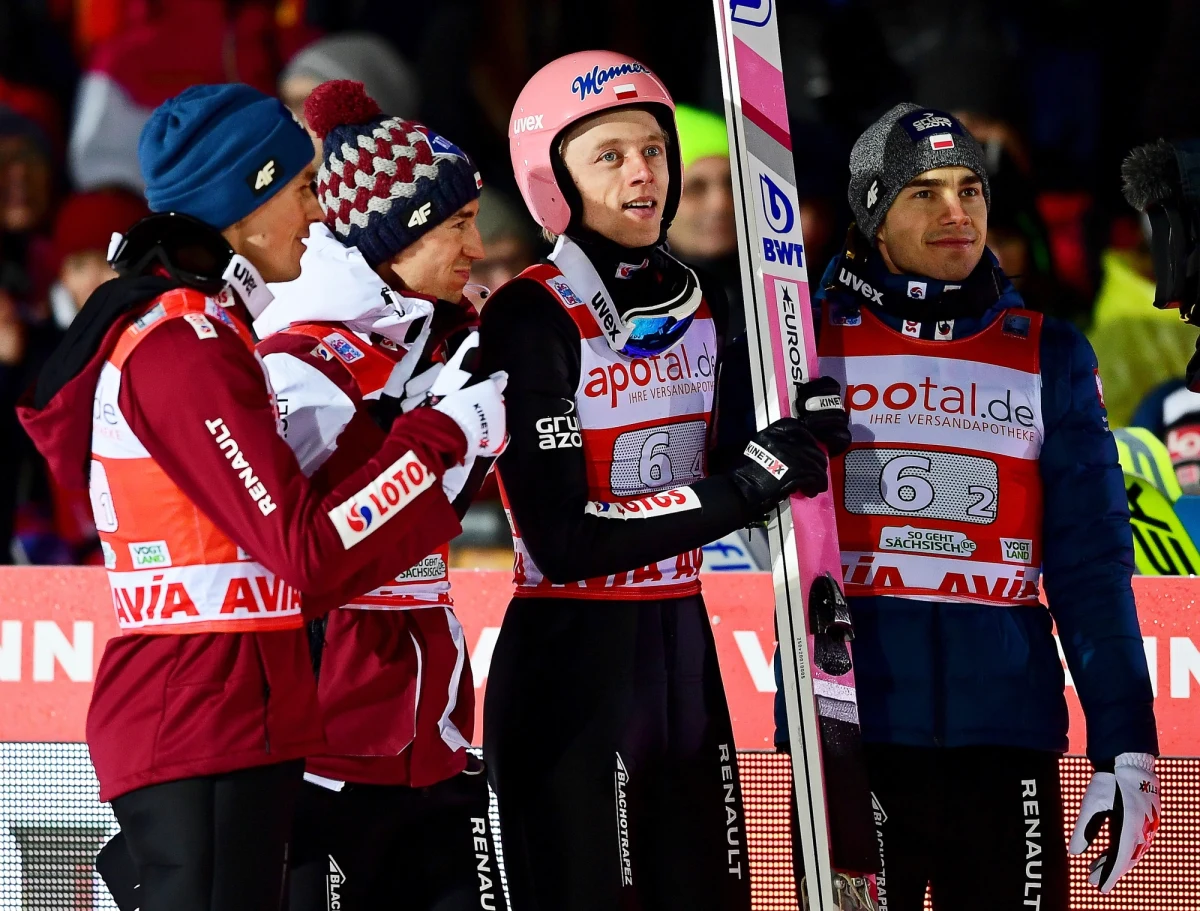 Sześciu Polaków - Kamil Stoch, Dawid Kubacki, Piotr Żyła, Jakub Wolny, Maciej Kot i Klemens Murańka - wystąpi w niedzielnym konkursie Pucharu Świata w skokach narciarskich w Klingenthal. Dzień wcześniej biało-czerwoni triumfowali w konkursie drużynowym.