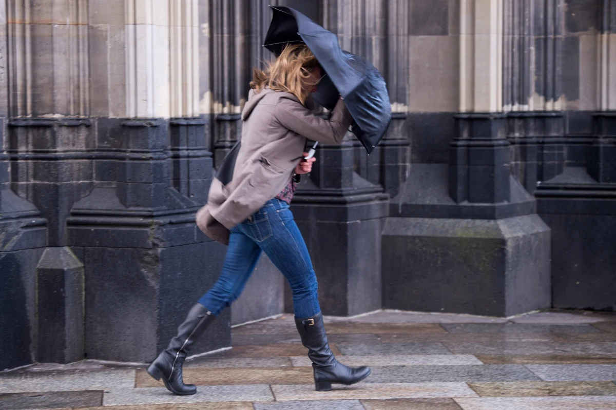 Instytut Meteorologii i Gospodarki Wodnej wydał ostrzeżenia o silnym wietrze dla pięciu województw: śląskiego, małopolskiego i podkarpackiego oraz pomorskiego i zachodniopomorskiego.