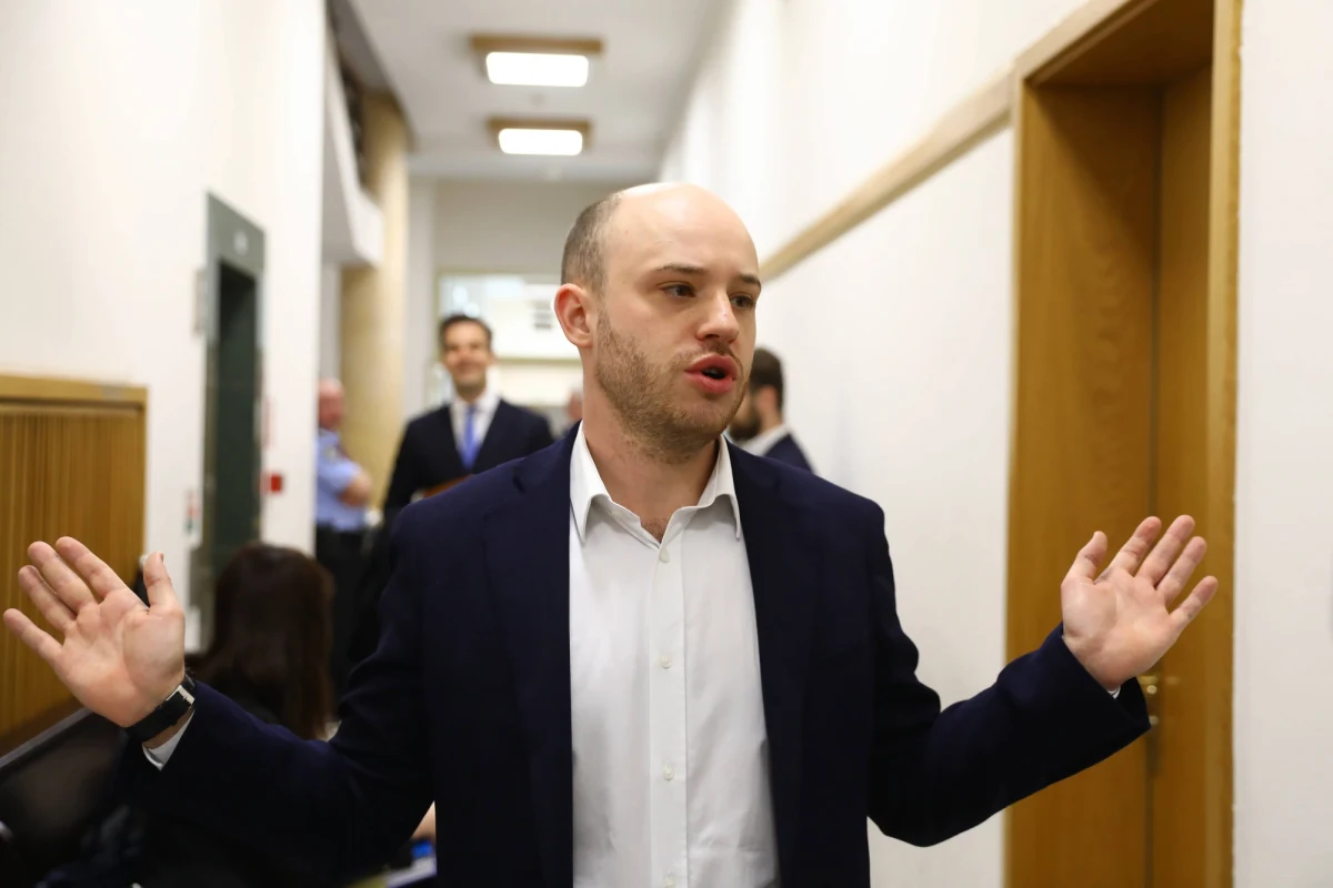 Prezydent Andrzej Duda spotkał się z Janem Śpiewakiem – poinformował rzecznik prezydenta Błażej Spychalski. Spotkanie z prezydentem Andrzejem Dudą dotyczyło mojej sytuacji prawnej, a także historii kamienicy na ul. Joteyki w Warszawie - powiedział PAP działacz miejski Jan Śpiewak. Aktywista został prawomocnie uznany za winnego zniesławienia mec. Bogumiły Górnikowskiej - córki byłego ministra sprawiedliwości Zbigniewa Ćwiąkalskiego