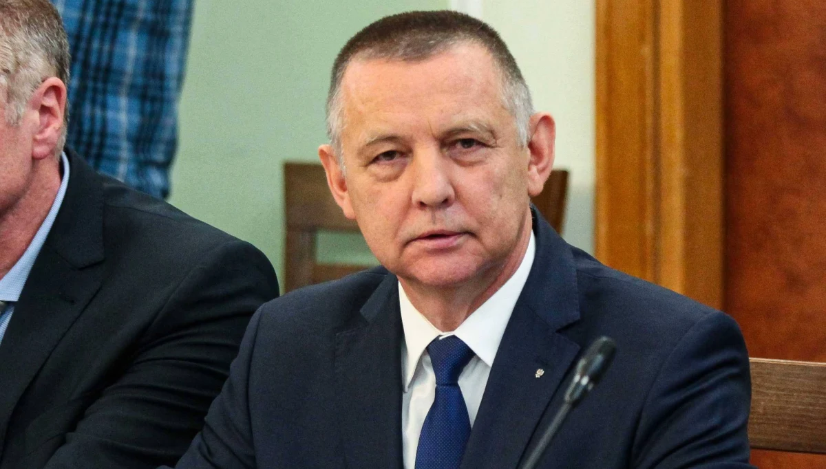 Według CBA Marian Banaś ma pieniądze, których pochodzenia nie potrafi przekonująco wyjaśnić; jego oświadczenia majątkowe są zaś pełne luk - poinformuje poniedziałkowy "Dziennik Gazeta Prawna".