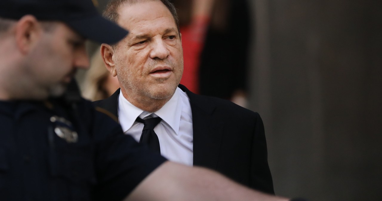 ​"Czuję się jak zapomniany człowiek" - żali się oskarżony o molestowanie seksualne producent Harvey Weinstein w wywiadzie udzielonym "New York Post". "Wyprodukowałem o wiele więcej filmów o kobietach i wyreżyserowanych przez kobiety niż jakikolwiek inny filmowiec. Robiłem to już trzydzieści lat temu, a nie teraz, gdy stało się to modne. Byłem pierwszy. Jestem pionierem!".