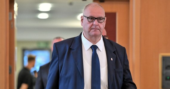 Prokurator Krajowy Bogdan Święczkowski polecił podległym prokuratorom, by reagowali na wszelkie przypadki kwestionowania statusu sędziów Sądu Najwyższego i sądów powszechnych. Prokuratorzy mają też składać wnioski o wyłączenie sędziów podważających status innych sędziów.