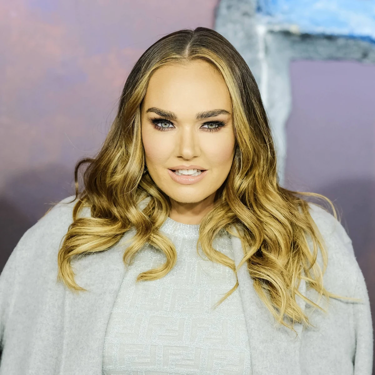 Napad rabunkowy na dom Tamary Ecclestone, córki miliardera i byłego szefa Formuły 1, Berniego Ecclestona. Łupem padła biżuteria o wartości 50 milionów funtów. 