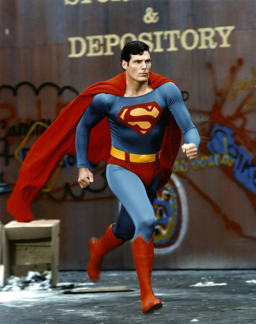 Za blisko 200 tys. dolarów sprzedano w poniedziałek, 16 grudnia, na aukcji w Beverly Hills pelerynę z pierwszego filmu o Supermanie z 1978 roku. Nabywców znalazły też stroje z planu serialu "Star Trek: Stacja kosmiczna" z lat 90. oraz "Pogromców duchów II" z 1989 r.