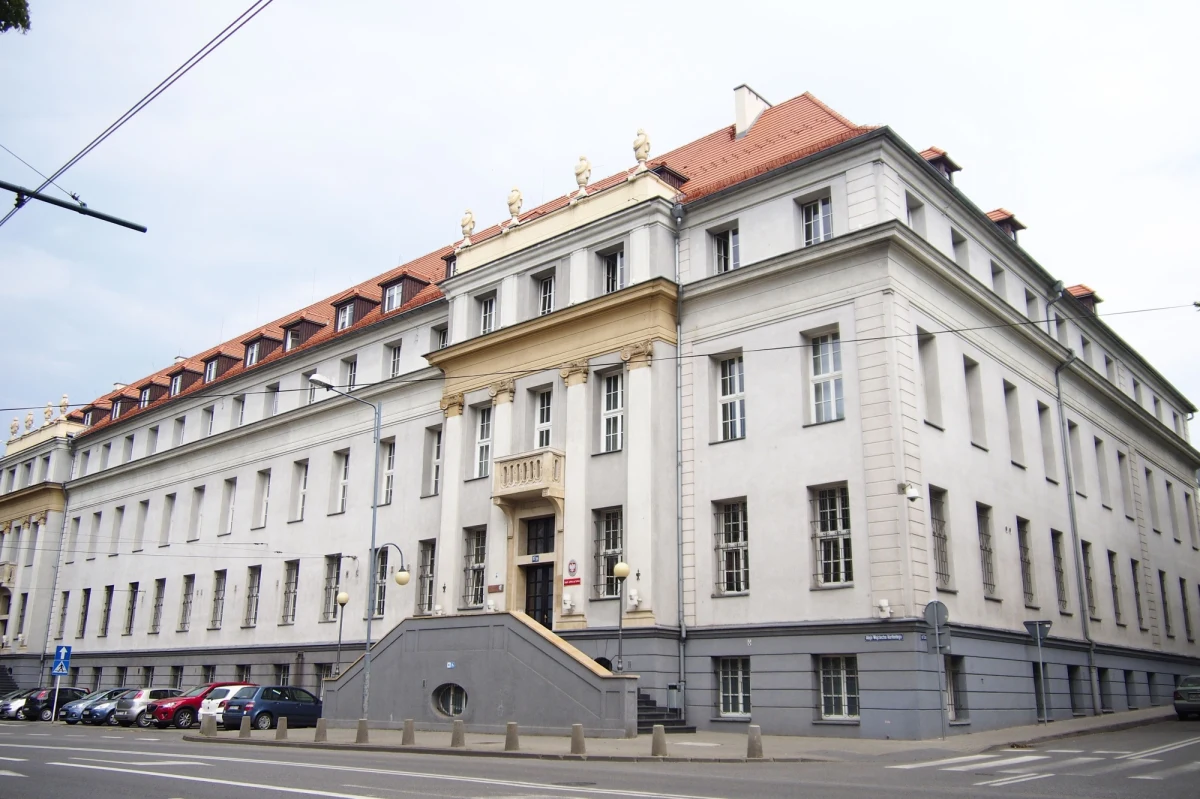 Stanowczy sprzeciw wobec "prób wpływania przez władzę wykonawczą na działalność orzeczniczą sądów" wyraziło kolegium Sądu Apelacyjnego w Katowicach. Wezwało też do zaprzestania działań dyscyplinarnych wobec sędziów w związku z ich wypowiedziami na temat niezależności sądów i niezawisłości sędziów.