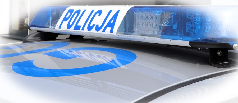 Policja szuka napastnika, który z użyciem noża zaatakował 27-latka w Krakowie. Ranny mężczyzna trafił do szpitala. 
