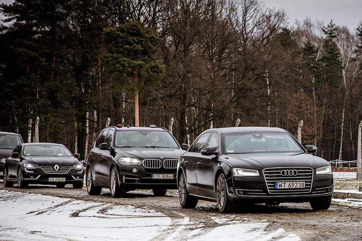 Rzecznik SOP ppłk. Bogusław Piórkowski potwierdził, że kanclerz Niemiec Angela Merkel została przesadzona z opancerzonego auta w trakcie podróży Oświęcimia. "W tej sytuacji zachowano wszelkie procedury" - podkreślił komentując medialne doniesienia w tej sprawie. Zupełnie inaczej sytuację ocenił w rozmowie z Onetem były szef BOR, gen. Marian Janicki.