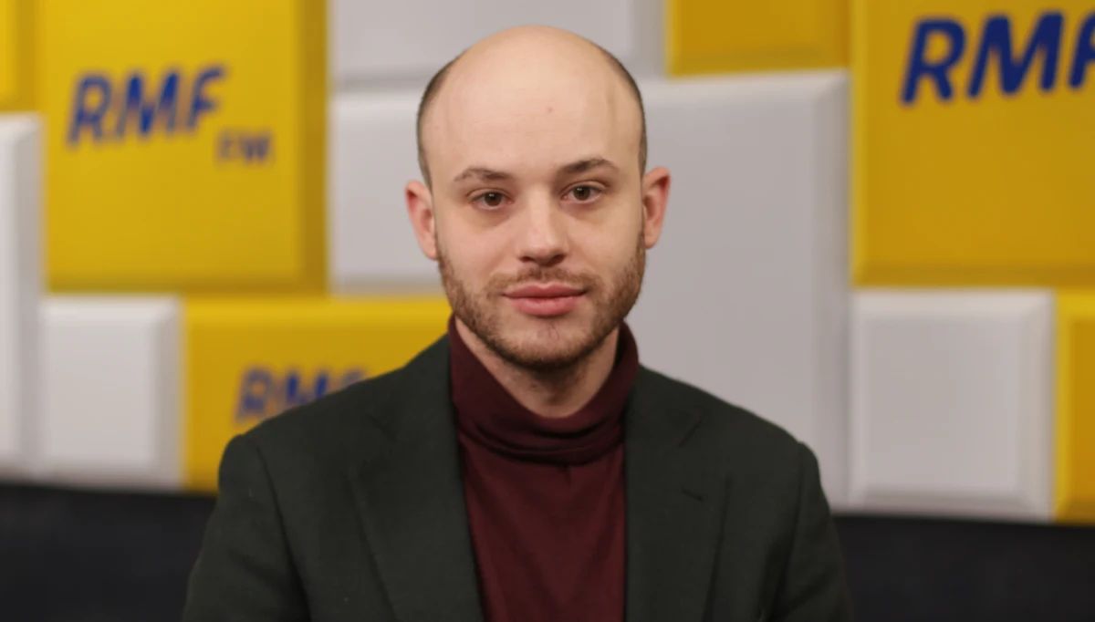 „Dostałem telefon z kancelarii prezydenta z pytaniem, czy znalazłbym czas dla pana prezydenta. Uznałem, że skoro prezydent dzwoni i to w niedzielę, to z wielką przyjemnością się spotkam” – mówił w Porannej rozmowie w RMF FM aktywista miejski Jan Śpiewak. Zaznaczył, że Andrzej Duda nie obiecywał mu ułaskawienia. „Powiedział, że taka droga jest otwarta, żebym składał taki wniosek. Można powiedzieć, że zachęcał, ale to już moja interpretacja” – mówił. „Mam nadzieję, że w piątek taki wniosek o ułaskawienie znajdzie się w kancelarii prezydenta. Zamierzam wykorzystać każdą możliwą drogę, by zdjąć ze mnie piętno przestępcy” – mówił Śpiewak, który w piątek został uznany winnym zniesławienia Bogumiły Górnikowskiej. 