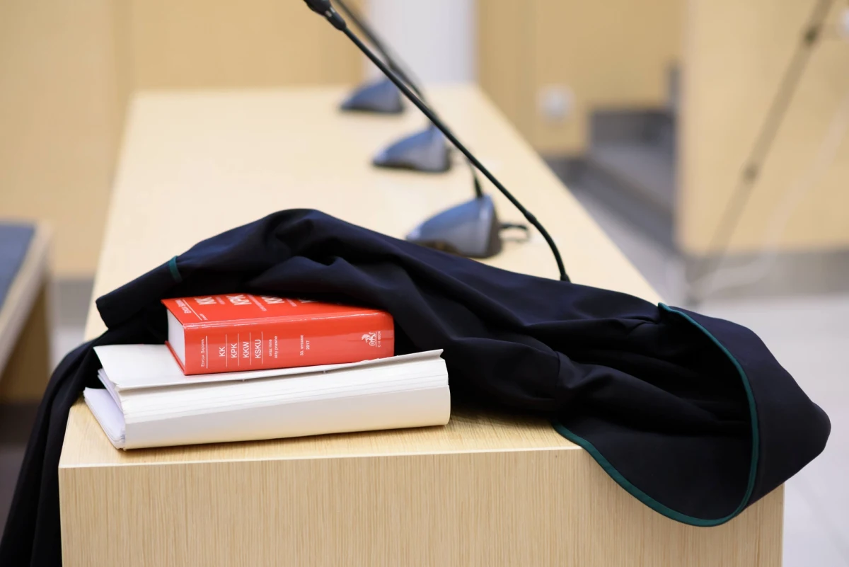 Projekt ustawy dyscyplinujący sędziów "narusza zasadę pierwszeństwa prawa Unii Europejskiej przed prawem polskim" - napisało Biuro Analiz Sejmowych w opinii do rozwiązań autorstwa Prawa i Sprawiedliwości. Opinia - sporządzona w trybie pilnym - jest niezwykle krytyczna wobec projektu partii rządzącej. 