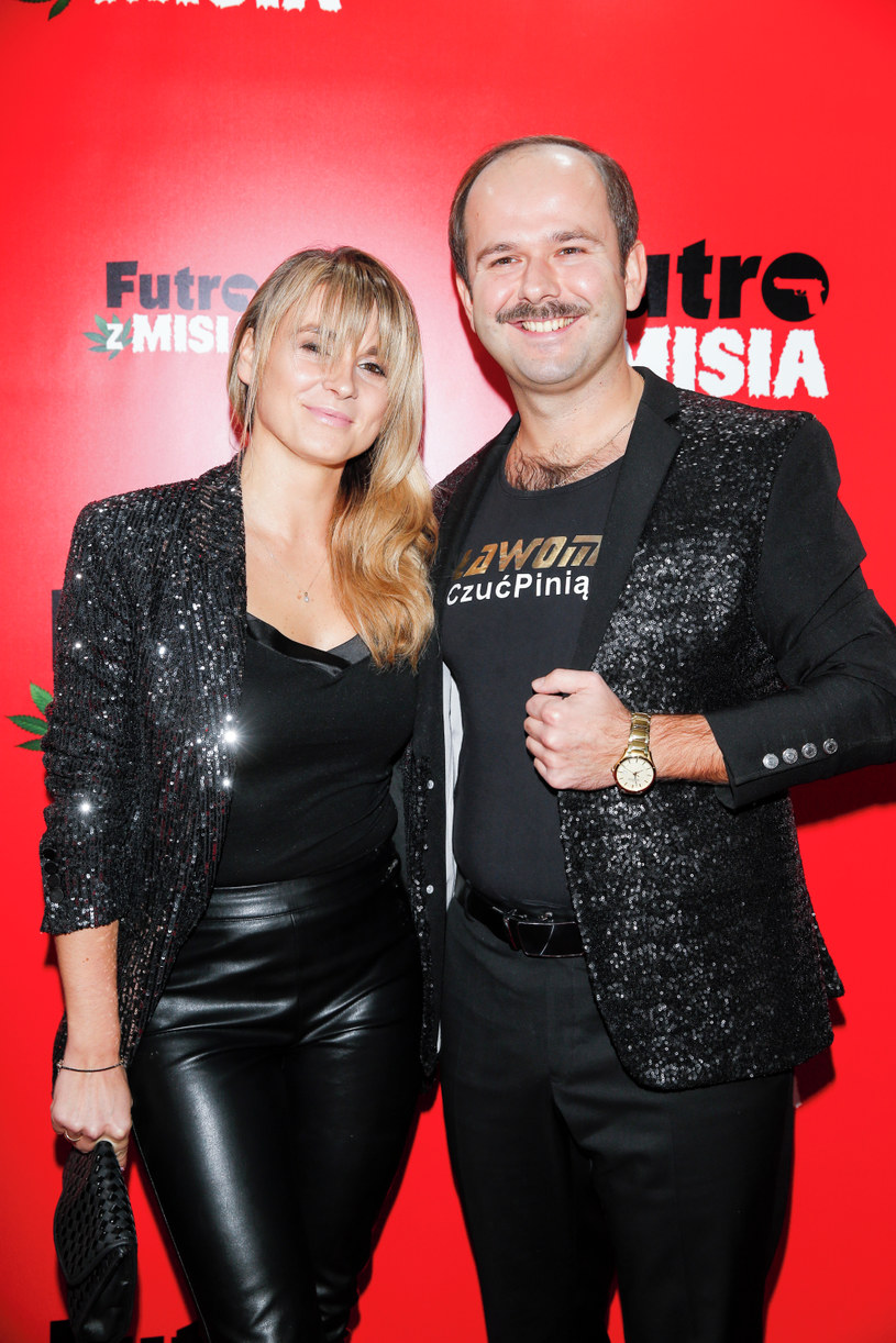 Spore zaskoczenie przeżyli fani Kajry i Sławomira na premierze filmu "Futro z misia". Zobaczcie, jak teraz wygląda żona "gwiazdy rock polo".