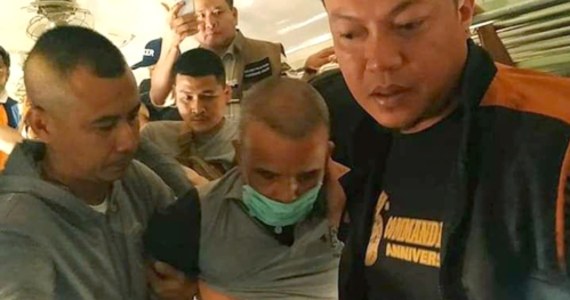 Policja w Tajlandii zatrzymała seryjnego mordercę. Zwyrodnialec nazywany przez media "tajskim Kubą Rozpruwaczem" w 2005 roku został skazany na dożywocie za zabójstwo pięciu kobiet. W maju został zwolniony z więzienia za dobre zachowanie. Po siedmiu miesiącach na wolności znowu zabił. Jego szóstą ofiarą była hotelowa pokojówka.