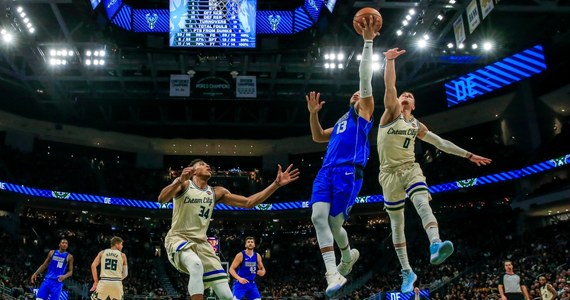 Los Angeles Clippers po raz kolejny pokazali świetną dyspozycję, pokonując w nocy drużynę Phoenix Suns 120:99. Sensacyjnej porażki doznała druga ekipa z Los Angeles. Lakers przegrali na wyjeździe 105:102. Mimo porażki zostają oni jednak na szczycie tabeli Konferencji Zachodniej.