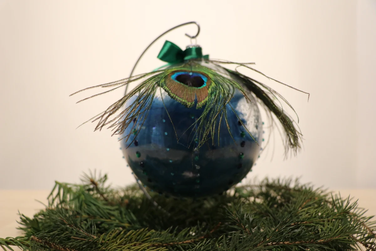 Zakończyła się charytatywna aukcja Prezydenckich Bombek. Sprawdź, za ile zostały wylicytowane najpiękniejsze! Dochód ze sprzedaży ręcznie robionych bombek zostanie przeznaczony na rzecz Fundacji Sportu Osób Niepełnosprawnych Intelektualnie i pozwoli spełnić marzenie Jagody Litner - 15-letniej pływaczki, która dzięki słuchaczom RMF FM ma szansę reprezentować Polskę w światowych igrzyskach osób z zespołem Downa, które odbywają się w Turcji.