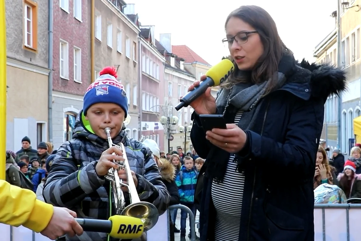 Nasz choinkowy konwój gościł w środę w Olsztynie. Tradycyjnie zachęcaliśmy Was do udziału w świątecznym karaoke. Jury wyróżniło Filipa Minkiewicza i Paulę Kalczuk za wykonanie kolędy "Pójdźmy wszyscy do stajenki". 