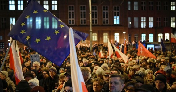 Staram się nie przesadzać z publicznym wyrażaniem emocji, szczególnie na tych łamach, ale muszę przyznać, że ostatnie oświadczenie I Prezes Sądu Najwyższego, pani prof. Małgorzaty Gersdorf sprawiło, że zacząłem się gotować. Przyrównywanie ustawy PiS w sprawie sądów, udanej czy nie, sprawiedliwej czy niesprawiedliwej, dyscyplinującej czy kagańcowej do wydarzeń z grudnia 1981 roku, do wprowadzenia stanu wojennego, jest wyrazem szczególnego tupetu. Więcej powiem, jest też dowodem lekceważenia uczuć znaczącej części, jeśli nie większości, obywateli. 