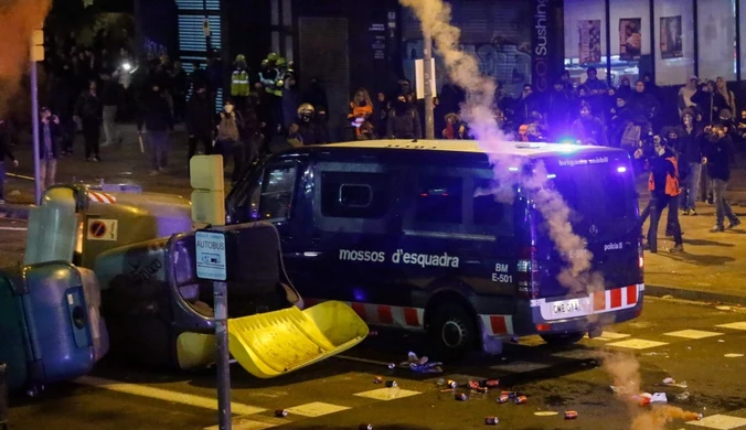 Barcelona - Real 0-0. Wielu rannych w starciach separatystów z policją