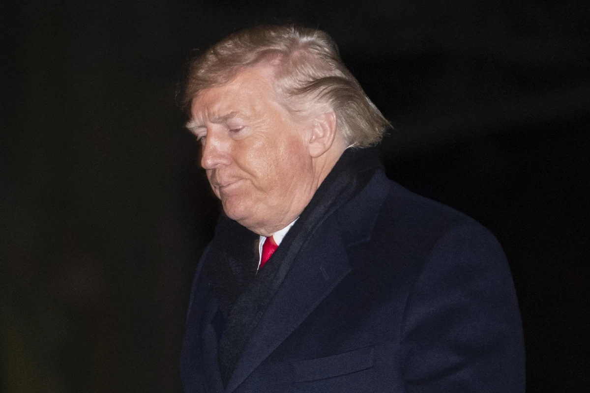 Postawienie przez Izbę Reprezentantów USA prezydenta Donalda Trumpa w stan oskarżenia całkowicie zdominowało amerykańskie media. Większość z nich zgadza się, że jest to historyczne wydarzenie, ale wskazuje na nikłe szanse na usunięcie prezydenta z urzędu przez Senat.