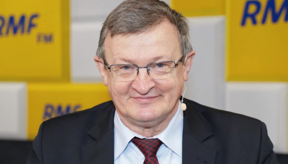 „Uważam, że sytuacja, kiedy sędzia podważa status drugiego sędziego jest skandaliczna i wymaga natychmiastowej reakcji. Pytanie: jak to zrobić? Uważam, że ta ustawa jest na gorąco tworzona. Trzeba dopracować ją, bo nie może być niedookreślonych rzeczy, bo sędzia musi być naprawdę szanowany. Nie ma jednak zgody na to (podważanie statusu drugiego sędziego), bo to jest bałagan, to jest droga do anarchii” – mówił w Porannej rozmowie w RMF FM poseł klubu PiS Tadeusz Cymański, pytany o ustawę dyscyplinującą sędziów. 