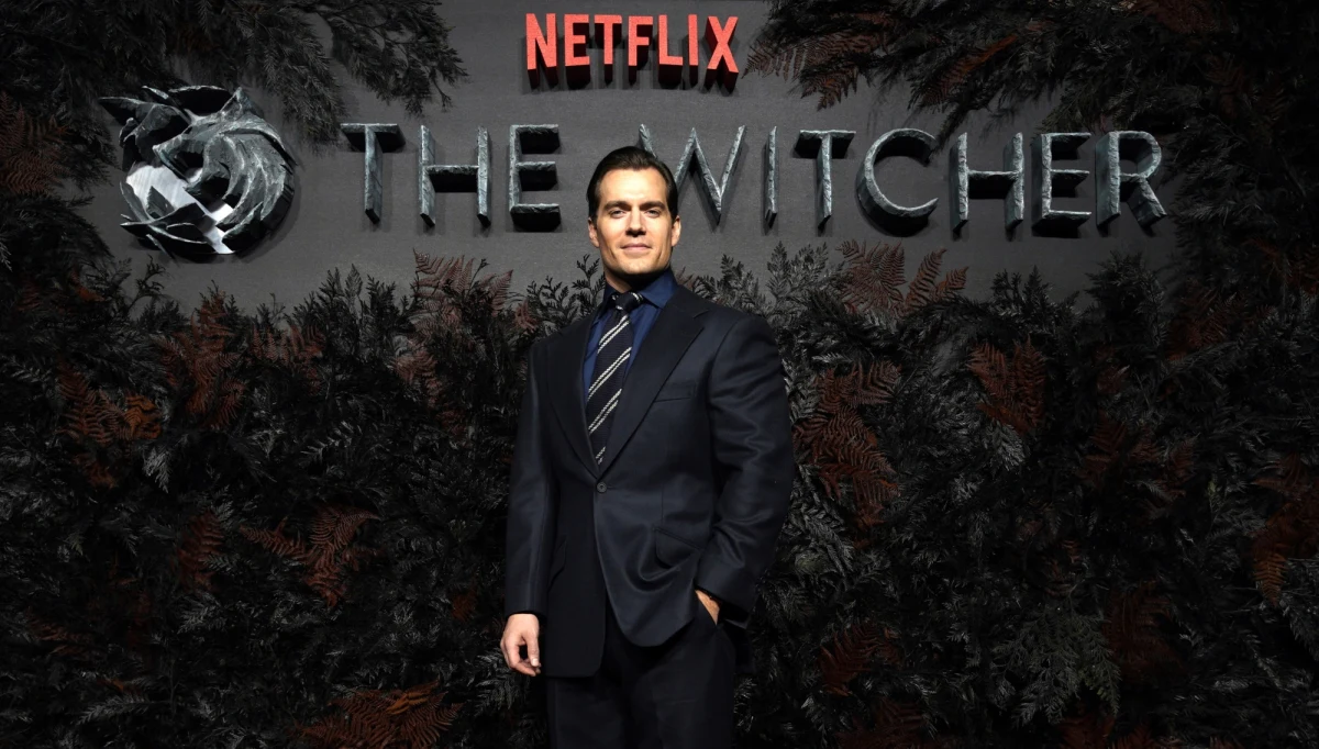 "To opowieść o rzadkich aktach dobroci w bardzo mrocznym świecie" - mówi RMF FM Henry Cavill, który wciela się w rolę wiedźmina Geralta w długo wyczekiwanym serialu na podstawie bestsellerowych powieści Andrzeja Sapkowskiego. Superprodukcję Netfliksa będzie można oglądać od piątku - rozmawialiśmy z jej twórcami przy okazji uroczystej premiery w Warszawie.