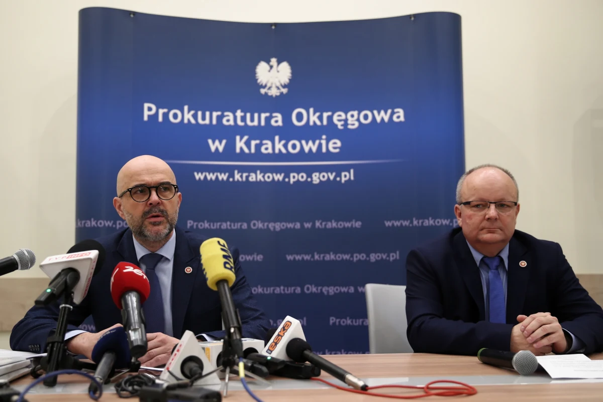 Prokuratura Okręgowa w Krakowie skierowała do Sądu Okręgowego w Gdańsku akt oskarżenia przeciwko trzem podejrzanym w sprawie zabójstwa małżeństwa Jaroszewiczów - poinformował na briefingu prasowym prokurator okręgowy w Krakowie Rafał Babiński.