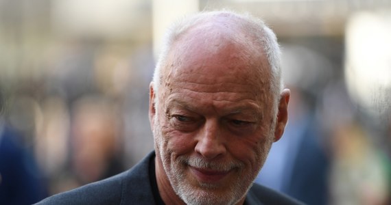 Słynny brytyjski muzyk David Gilmour ma kłopoty z sąsiadami. Sprzeciwiają się planom budowy trzypiętrowego budynku nad morzem w hrabstwie East Sussex. Przedmiotem sporu jest dźwięk, jaki będzie dochodził z działki gitarzysty grupy Pink Floyd. 