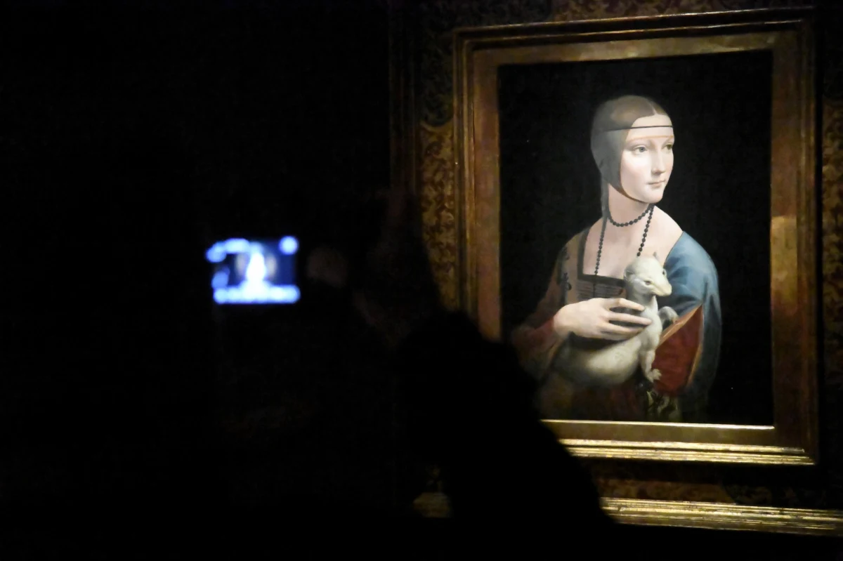 "Damę z Gronostajem" Leonarda da Vinci czy "Krajobraz z miłosiernym samarytaninem" Rembrandta van Rijna można od dziś ponownie oglądać w Muzeum Książąt Czartoryskich w Krakowie. Pałac Książąt Czartoryskich został otworzony po wieloletnim i gruntownym remoncie. Ponad 3 tysiące eksponatów prezentowanych jest w 26 salach, część z nich oglądać będzie można po raz pierwszy – to głownie zbiory pochodzące z biblioteki Czartoryskich.