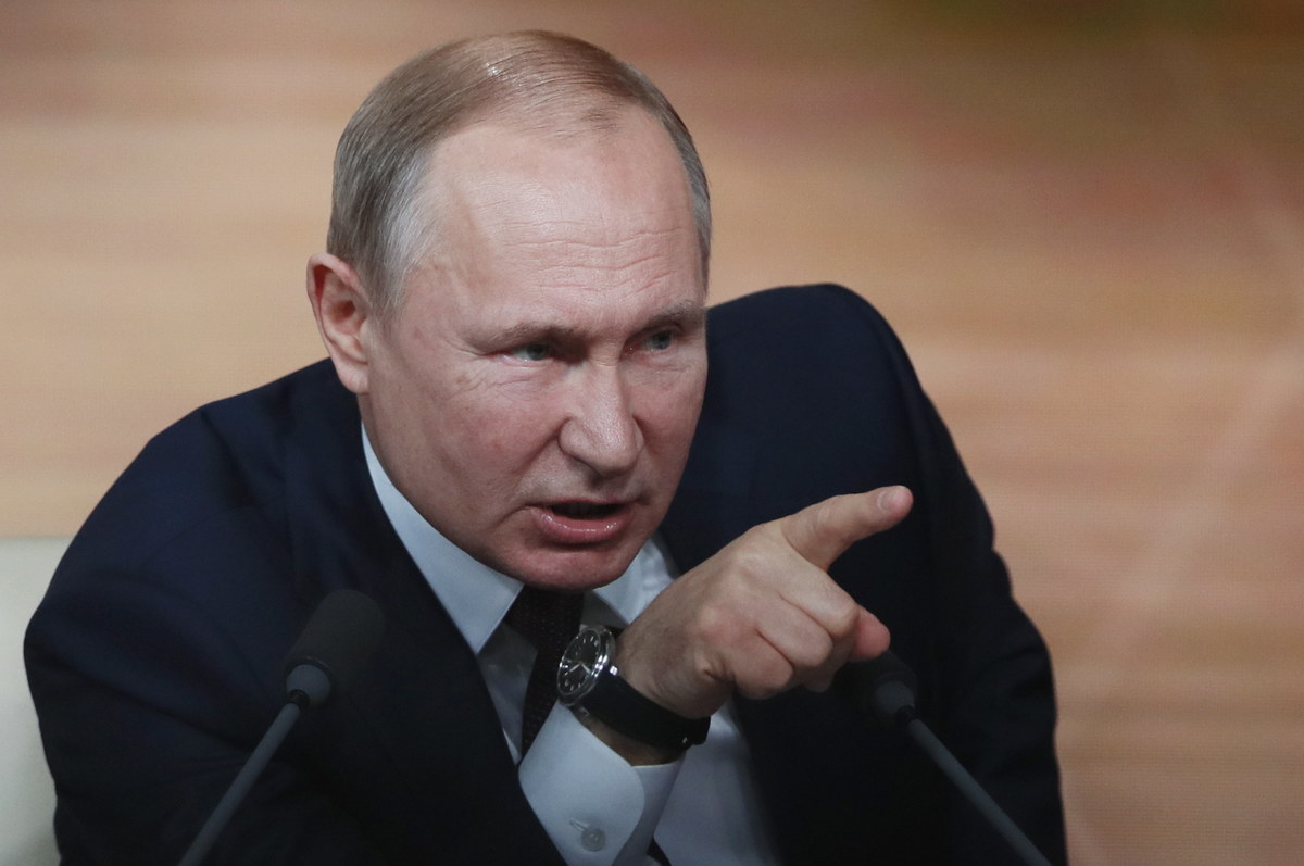 Władimir Putin twierdzi, że nie można porównywać totalitaryzmu hitlerowskiego ze stalinowskim. „To szczyt cynizmu” - mówił podczas corocznej konferencji prasowej. Rosyjski prezydent skrytykował też Polskę za zajęcie Śląska Cieszyńskiego przed II wojną światową. 