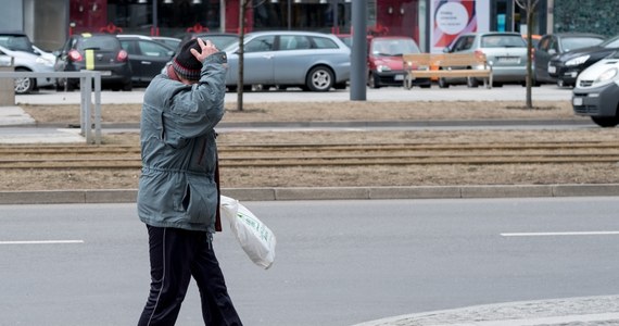 Instytut Meteorologii i Gospodarki Wodnej (IMGW) wydał w piątek ostrzeżenie o silnym wietrze dla trzech województw: małopolskiego i śląskiego i podkarpackiego. W porywach wiatr będzie osiągał prędkość nawet do 100 km/h.
