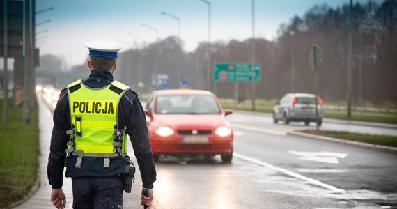 Na polskich drogach trwa policyjna akcja "Prędkość". Funkcjonariusze kontrolują głównie kierowców przekraczających dopuszczalną prędkość. Jak jednak zapowiada KGP: funkcjonariusze będą zwracać uwagę na każde zachowanie niezgodne z prawem.