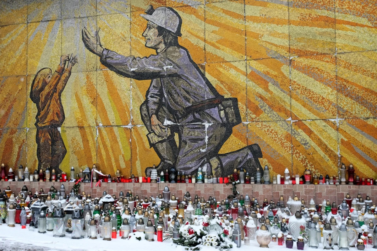 ​Do wypadku w czeskiej kopalni CSM Stonawa Północ w Stonawie koło Karwiny doszło 20 grudnia 2018 roku po południu. W wyniku zapalenia się i wybuchu metanu ponad 800 metrów pod ziemią zginęło 13 górników, w tym 12 Polaków. Ciało jednej z ofiar wydobyto krótko po tragedii, a zwłoki trzech kolejnych górników - 23 grudnia. Ze względu na panujące w kopalni ekstremalne warunki, rejon katastrofy odgrodzono od pozostałych wyrobisk specjalnymi tamami, a ciała ostatnich ofiar wydobyto dopiero 5 miesięcy po tragedii.