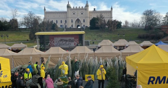 Po czwartkowej wizycie w Warszawie nasz choinkowy konwój dotarł do Lublina. Na Placu Zamkowym rozdaliśmy Wam tysiąc zielonych choinek.