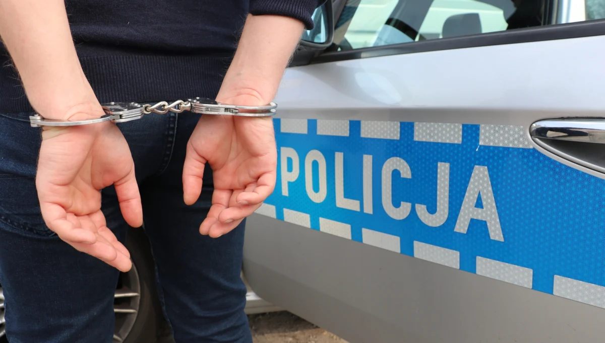 Zarzut usiłowania zabójstwa postawiono 25-letniemu Maciejowi B., który we wtorek wieczorem na przystanku autobusowym zaatakował nożem 27-latka - poinformowała prokuratura. Napastnikowi grozi dożywocie. 