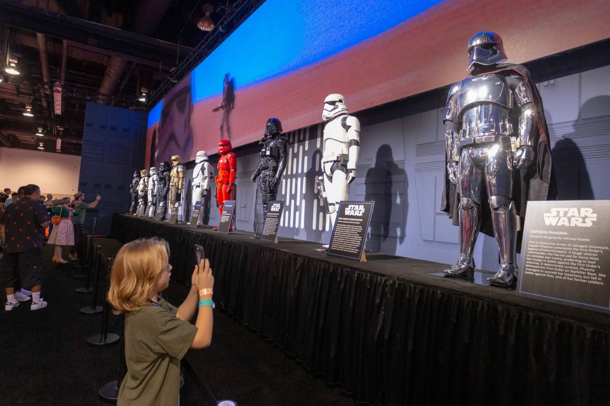 Na początku grudnia Disney stał się pierwszym studiem w historii, które zarobiło 10 miliardów dolarów w ciągu jednego roku kalendarzowego. Disney osiągnął tak wysokie zyski jeszcze przed premierą kolejnego wyczekiwanego hitu wytwórni - filmu "Gwiezdne Wojny: Skywalker. Odrodzenie". Ostatnia część sagi trafiła do kin w tym tygodniu. 