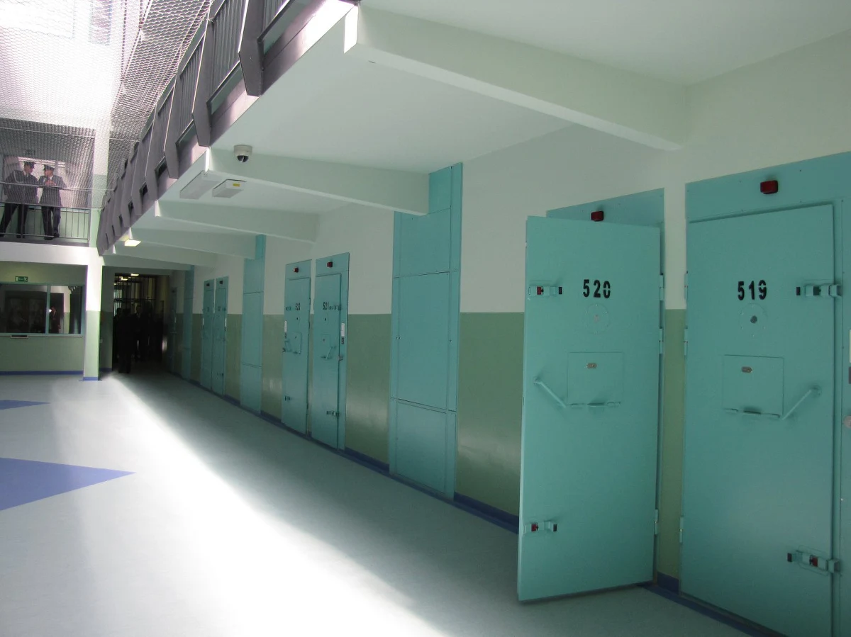 Przewodniczący rady miasta i gminy Bogatynia na Dolnym Śląsku trafił na trzy miesiące do aresztu - dowiedział się reporter RMF FM. Wcześniej, wraz z trzema innymi osobami, został zatrzymany przez funkcjonariuszy Centralnego Biura Śledczego Policji.  