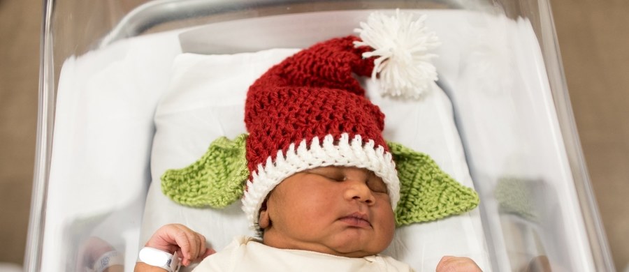 Niezwykła sesja zdjęciowa noworodków. Przebieranie maluchów na święta to już tradycja Szpitala w Pensylwanii. Tym razem wyglądają jak 'Baby Yoda' - mały bohater popularnego serialu pt. "Mandalorian".