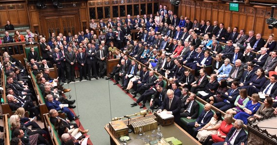 Brytyjska Izba Gmin poparła w piątek po południu w pierwszym głosowaniu projekt ustawy o porozumieniu w sprawie wystąpienia kraju z Unii Europejskiej. Jej przyjęcie jest niezbędne do uporządkowanego wyjścia Wielkiej Brytanii z UE w dniu 31 stycznia 2020 r.