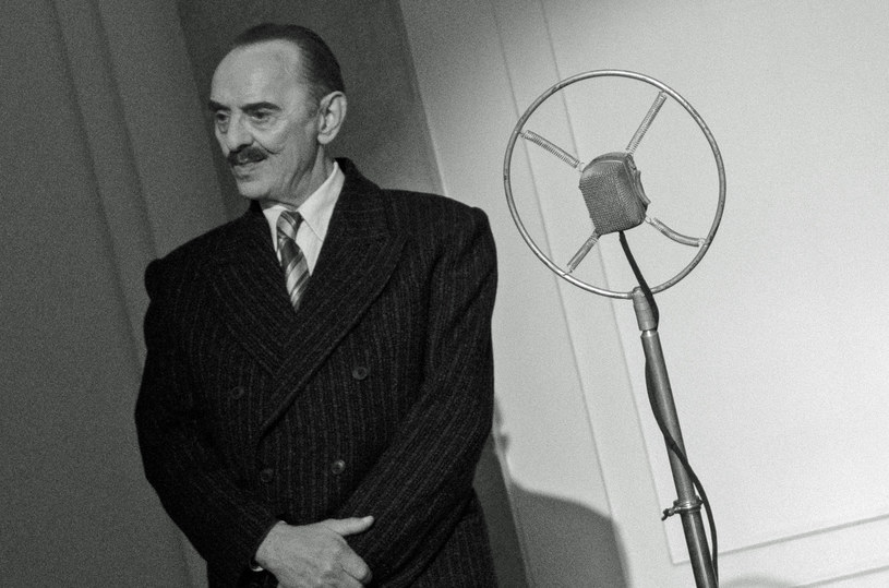W filmie "Pan T." Jerzy Bończak kreuje postać I sekretarza KC PZPR, Bolesława Bieruta. Bardzo przypomina go w warstwie wizualnej, ale sportretował go w konwencji komediowej.