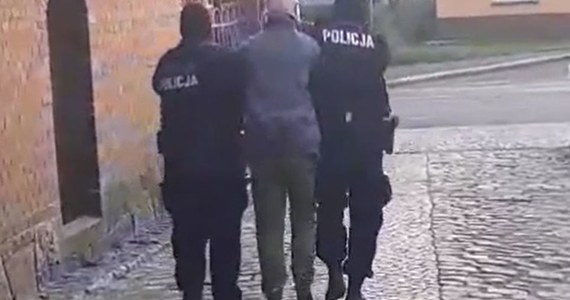 Zarzut usiłowania zabójstwa usłyszał 21-letni mężczyzna, który w trakcie interwencji zaatakował jedną z dzierżoniowskich policjantek. Został tymczasowo aresztowany na dwa miesiące.