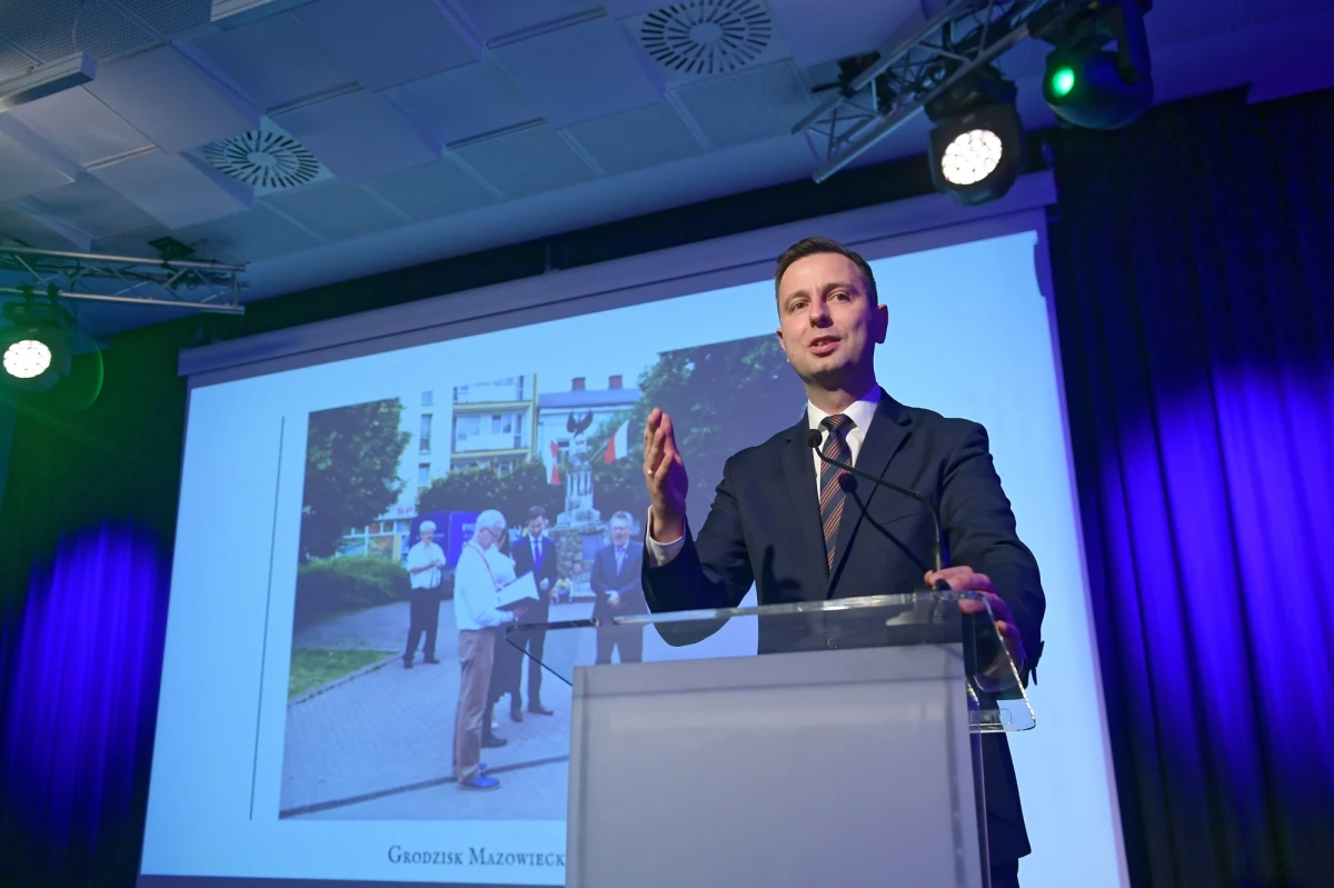 Prezes Polskiego Stronnictwa Ludowego Władysław Kosiniak-Kamysz zapewnił, że wejdzie do drugiej tury wyborów prezydenckich i będzie w niej walczył o zwycięstwo. Kosiniak-Kamysz spotkał się w sobotę z mieszkańcami podwarszawskich miejscowości - Otwocka i Grodziska Mazowieckiego.